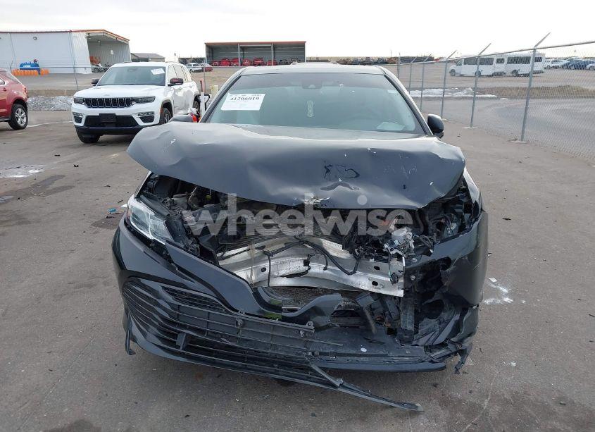 Photo 6 of 2018 Toyota Camry LE (VIN 4T1B11HK7JU613241)