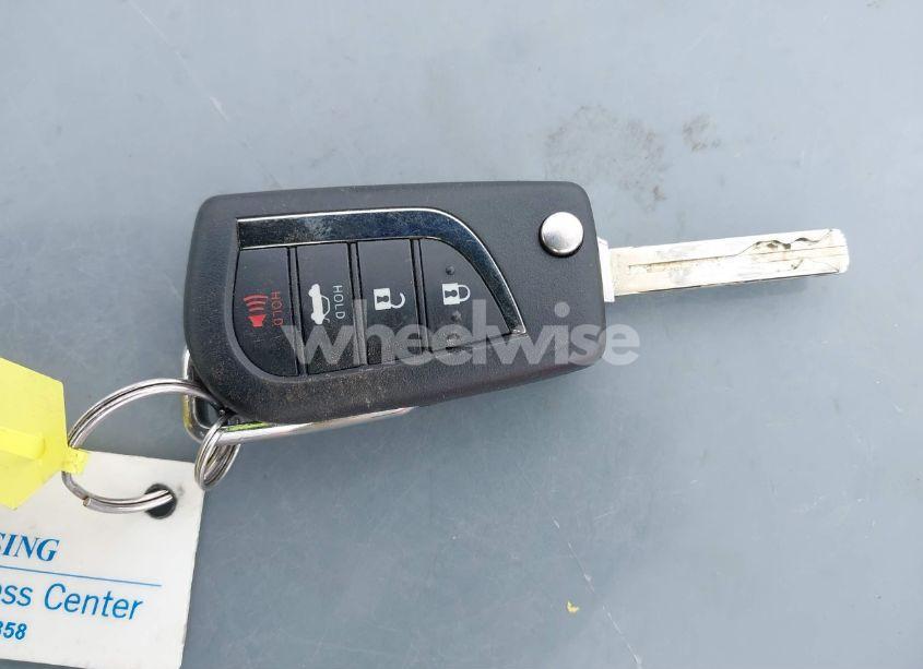 Photo 11 of 2018 Toyota Camry SE (VIN 4T1B11HK7JU618343)