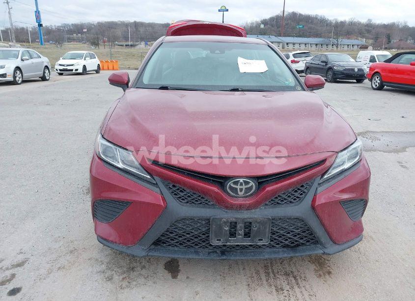 Photo 12 of 2018 Toyota Camry SE (VIN 4T1B11HK7JU618343)