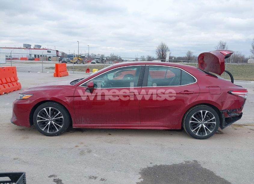 Photo 14 of 2018 Toyota Camry SE (VIN 4T1B11HK7JU618343)