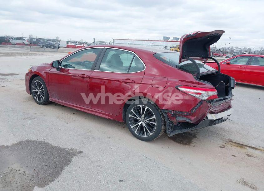 Photo 3 of 2018 Toyota Camry SE (VIN 4T1B11HK7JU618343)