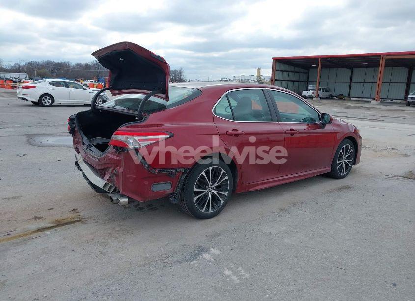 Photo 4 of 2018 Toyota Camry SE (VIN 4T1B11HK7JU618343)