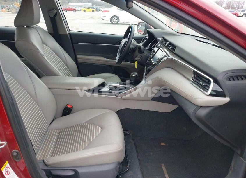 Photo 5 of 2018 Toyota Camry SE (VIN 4T1B11HK7JU618343)