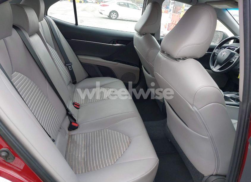 Photo 8 of 2018 Toyota Camry SE (VIN 4T1B11HK7JU618343)