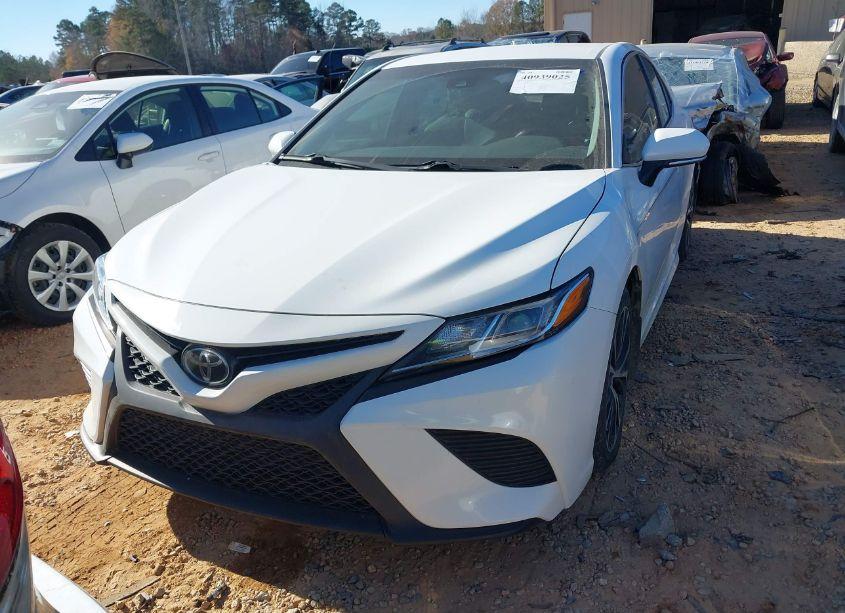 Photo 12 of 2018 Toyota Camry SE (VIN 4T1B11HK7JU620609)