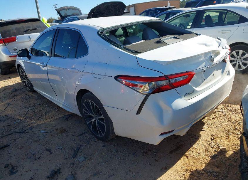 Photo 3 of 2018 Toyota Camry SE (VIN 4T1B11HK7JU620609)