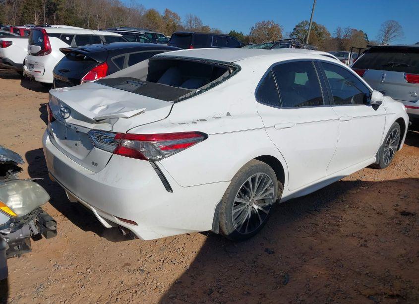 Photo 4 of 2018 Toyota Camry SE (VIN 4T1B11HK7JU620609)