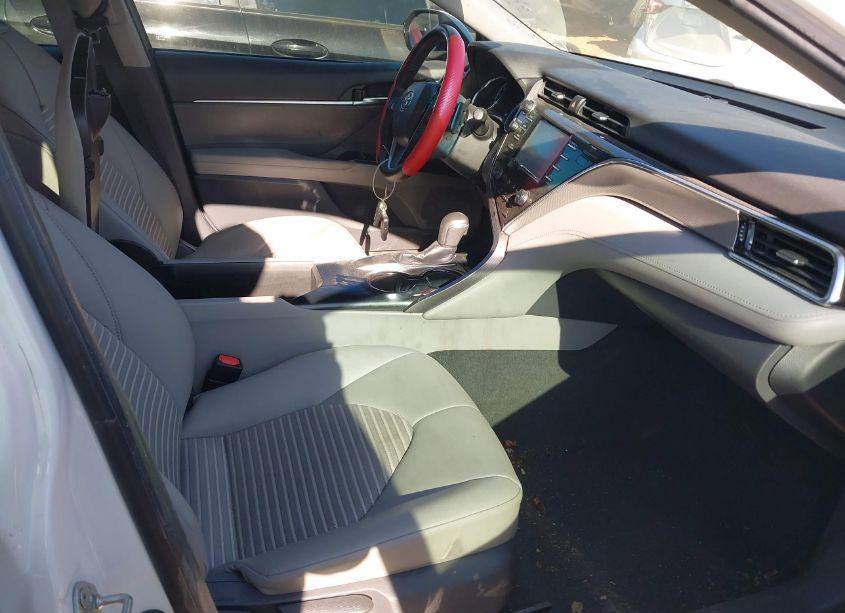 Photo 5 of 2018 Toyota Camry SE (VIN 4T1B11HK7JU620609)