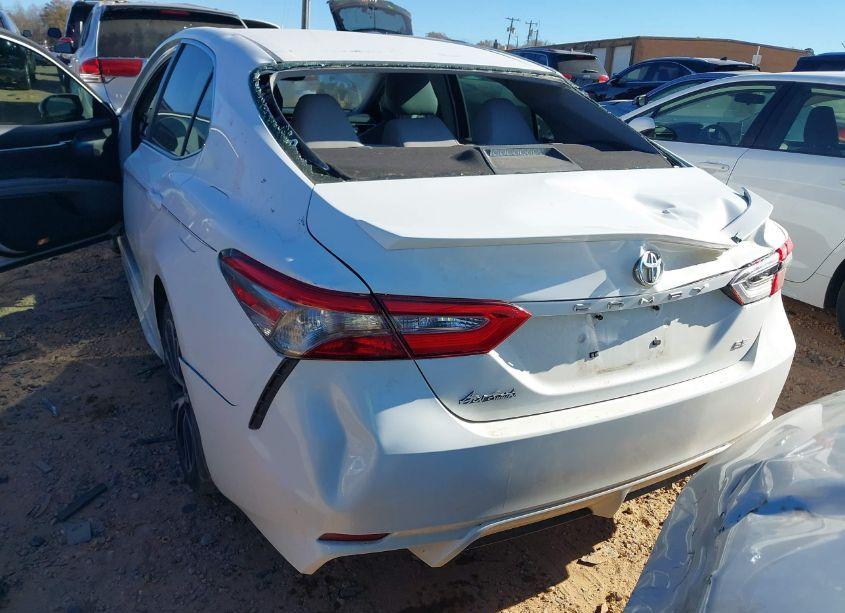 Photo 6 of 2018 Toyota Camry SE (VIN 4T1B11HK7JU620609)