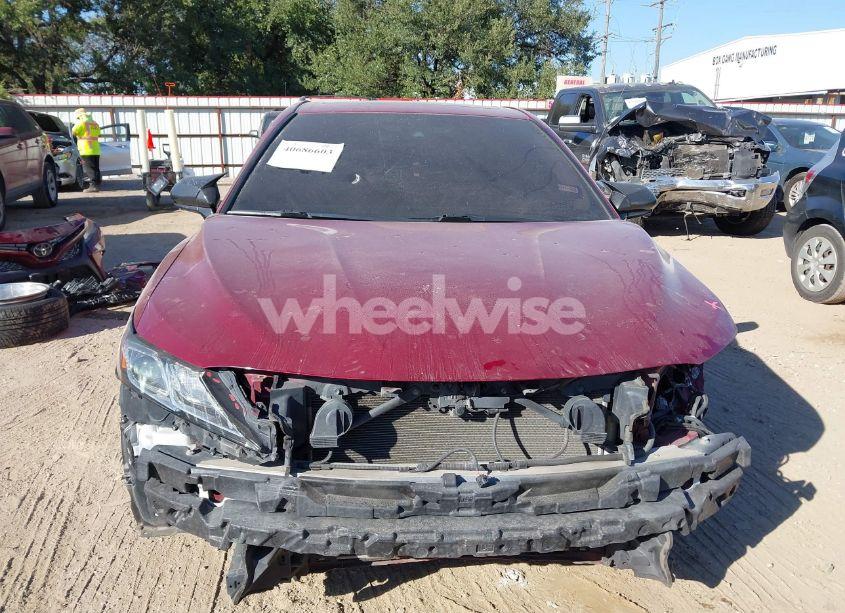 Photo 13 of 2018 Toyota Camry SE (VIN 4T1B11HK7JU633263)