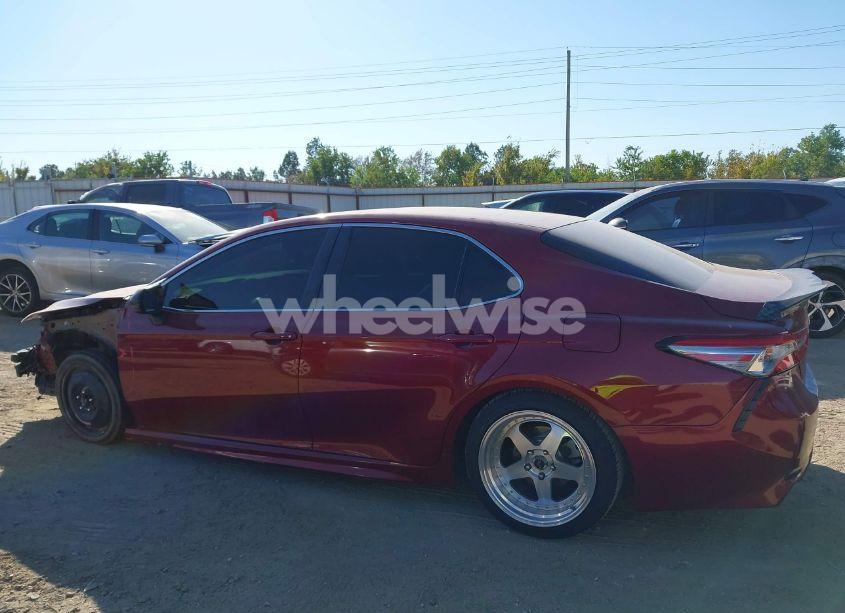 Photo 15 of 2018 Toyota Camry SE (VIN 4T1B11HK7JU633263)