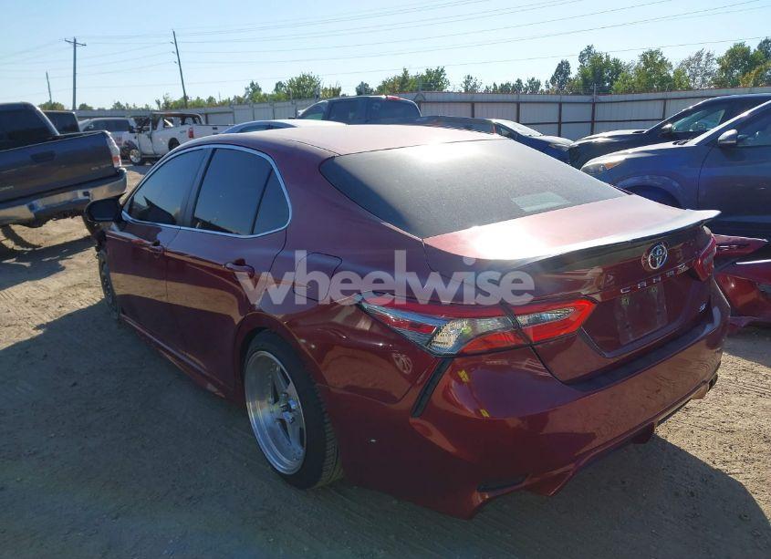 Photo 3 of 2018 Toyota Camry SE (VIN 4T1B11HK7JU633263)