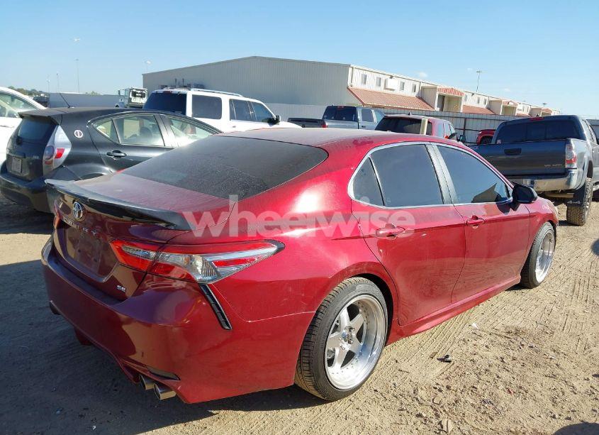 Photo 4 of 2018 Toyota Camry SE (VIN 4T1B11HK7JU633263)