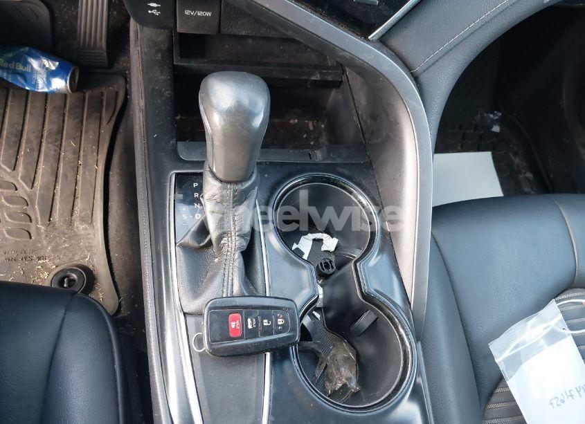 Photo 11 of 2018 Toyota Camry SE (VIN 4T1B11HK7JU652444)