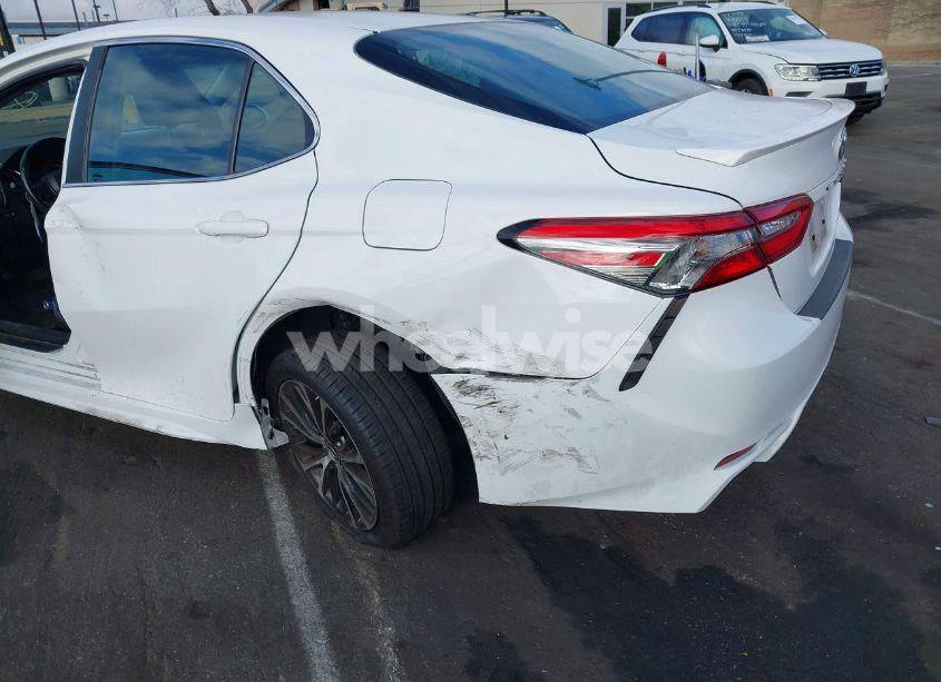 Photo 12 of 2018 Toyota Camry SE (VIN 4T1B11HK7JU652444)