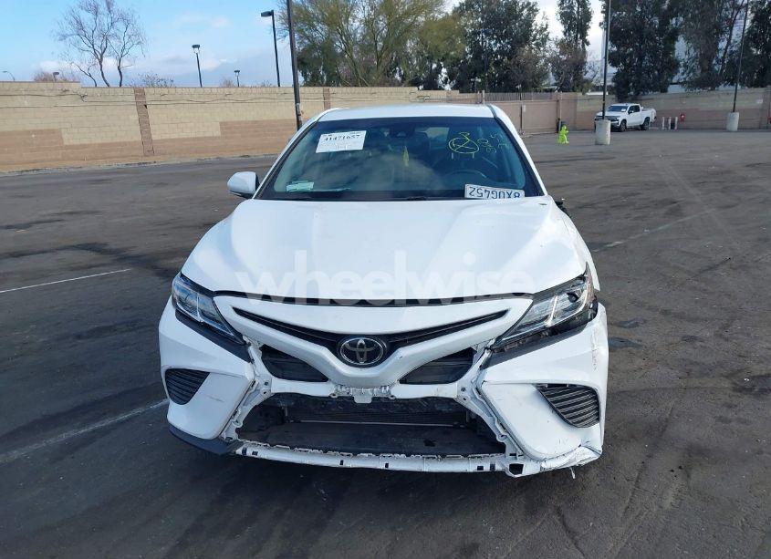Photo 13 of 2018 Toyota Camry SE (VIN 4T1B11HK7JU652444)