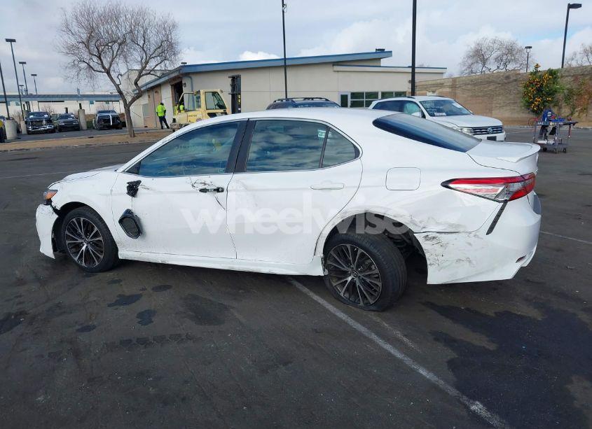 Photo 15 of 2018 Toyota Camry SE (VIN 4T1B11HK7JU652444)