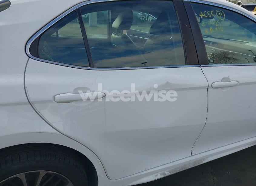 Photo 18 of 2018 Toyota Camry SE (VIN 4T1B11HK7JU652444)