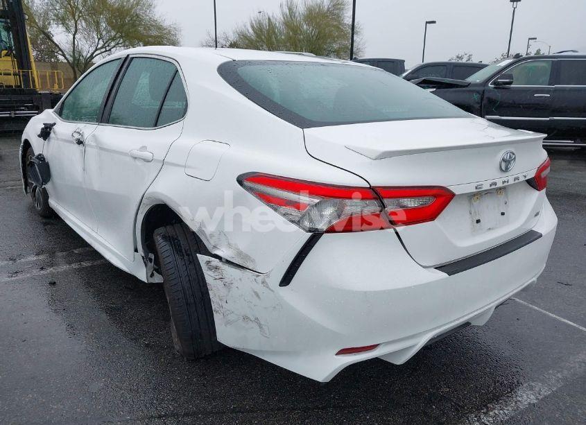 Photo 3 of 2018 Toyota Camry SE (VIN 4T1B11HK7JU652444)