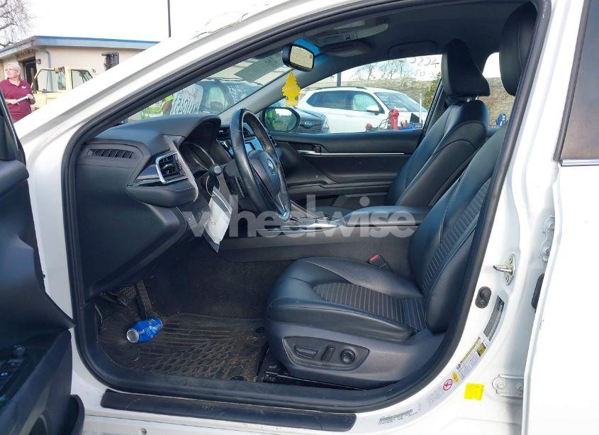 Photo 5 of 2018 Toyota Camry SE (VIN 4T1B11HK7JU652444)