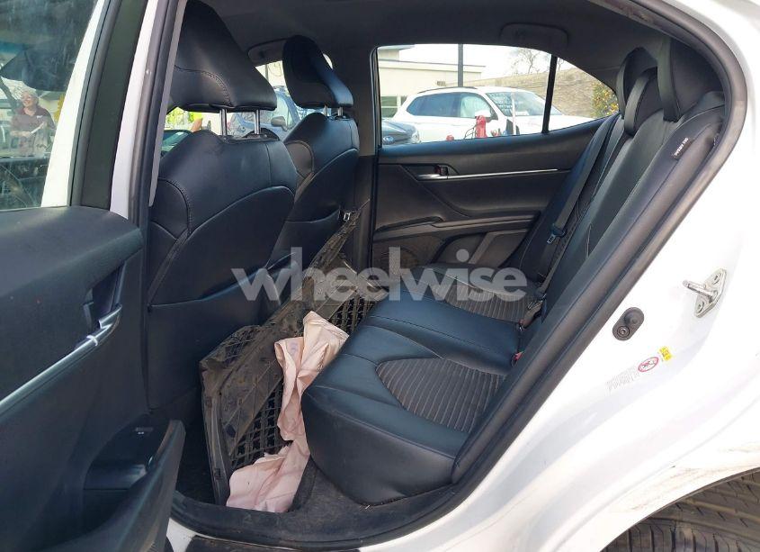 Photo 8 of 2018 Toyota Camry SE (VIN 4T1B11HK7JU652444)