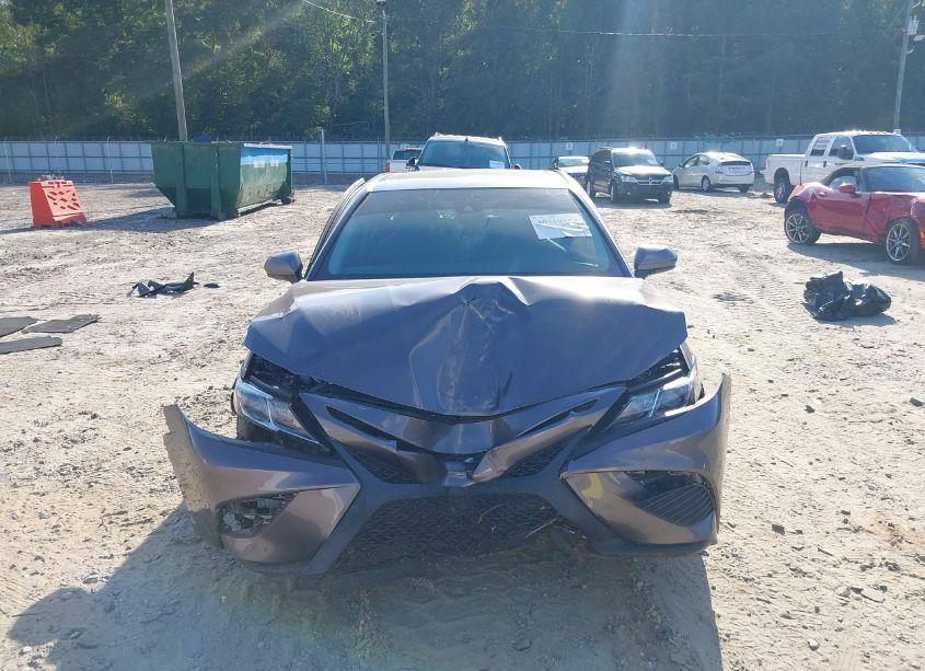 Photo 13 of 2018 Toyota Camry SE (VIN 4T1B11HK7JU671723)