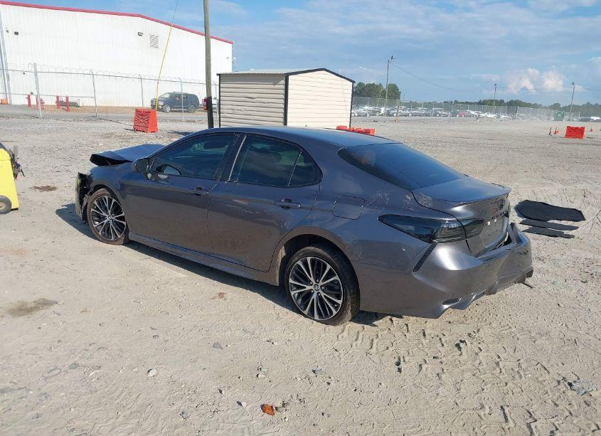 Photo 3 of 2018 Toyota Camry SE (VIN 4T1B11HK7JU671723)