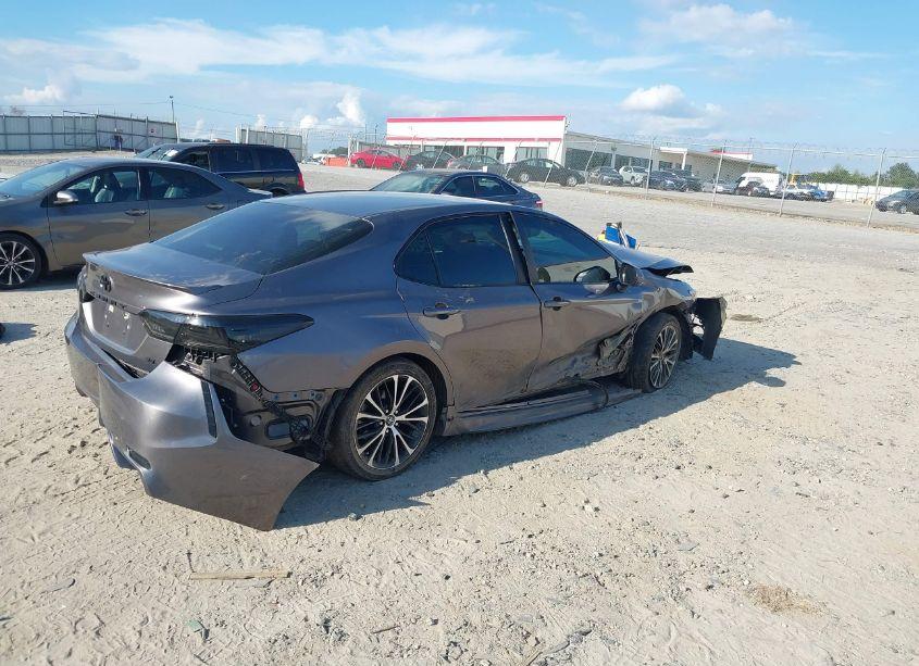 Photo 4 of 2018 Toyota Camry SE (VIN 4T1B11HK7JU671723)