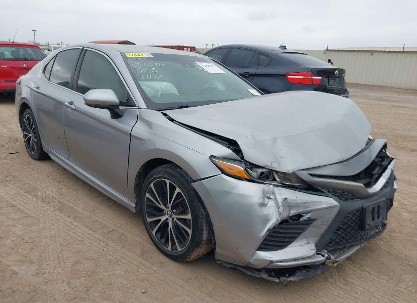 2019 Toyota Camry SE (VIN 4T1B11HK7KU161177) main photo