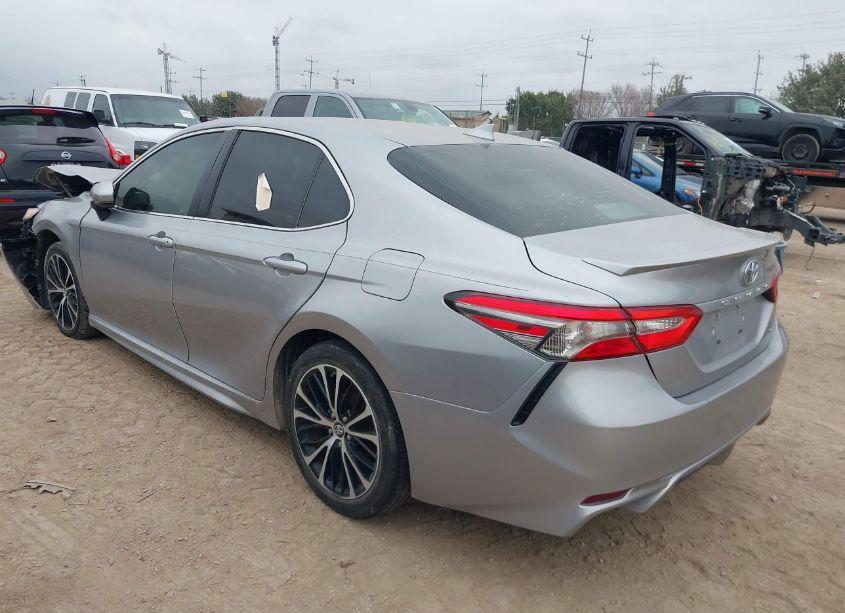 Photo 3 of 2019 Toyota Camry SE (VIN 4T1B11HK7KU161177)