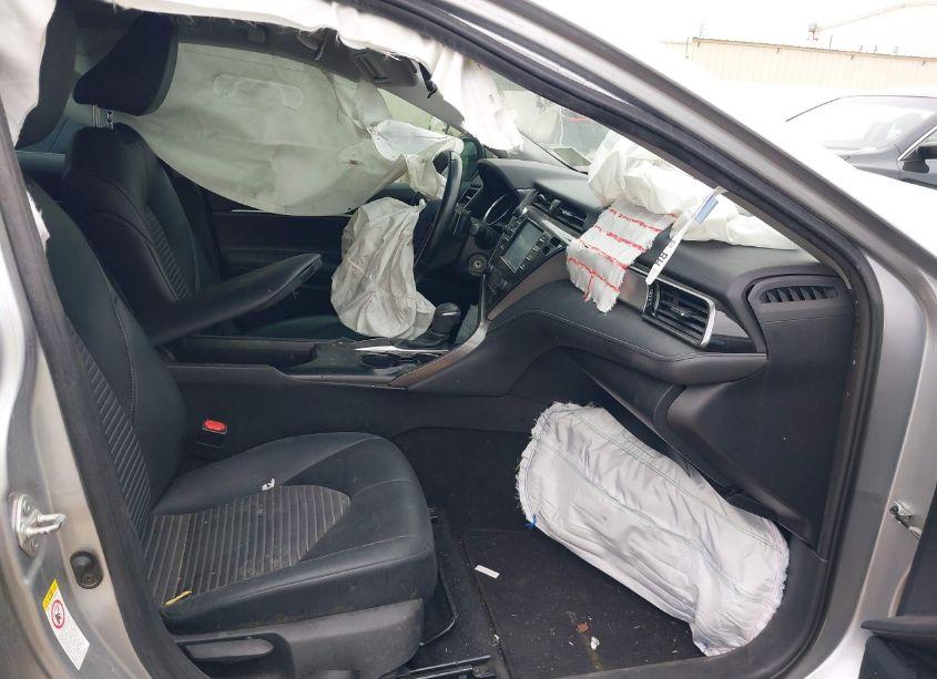 Photo 5 of 2019 Toyota Camry SE (VIN 4T1B11HK7KU161177)