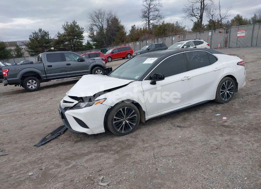 Photo 2 of 2019 Toyota Camry SE (VIN 4T1B11HK7KU163866)