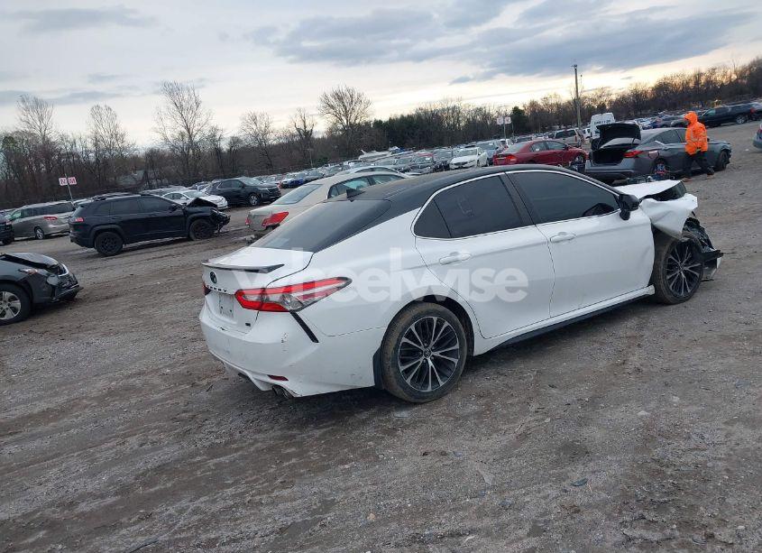Photo 4 of 2019 Toyota Camry SE (VIN 4T1B11HK7KU163866)