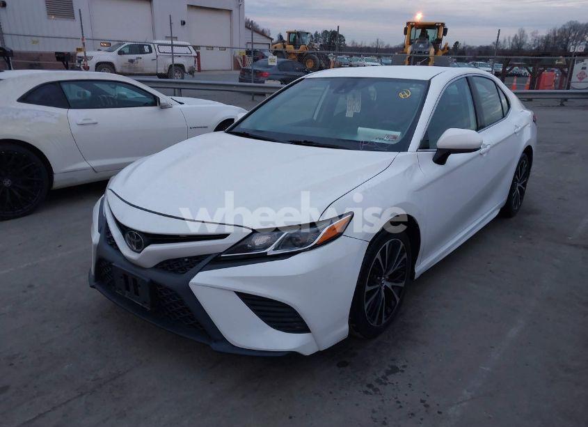 Photo 2 of 2019 Toyota Camry SE (VIN 4T1B11HK7KU187746)