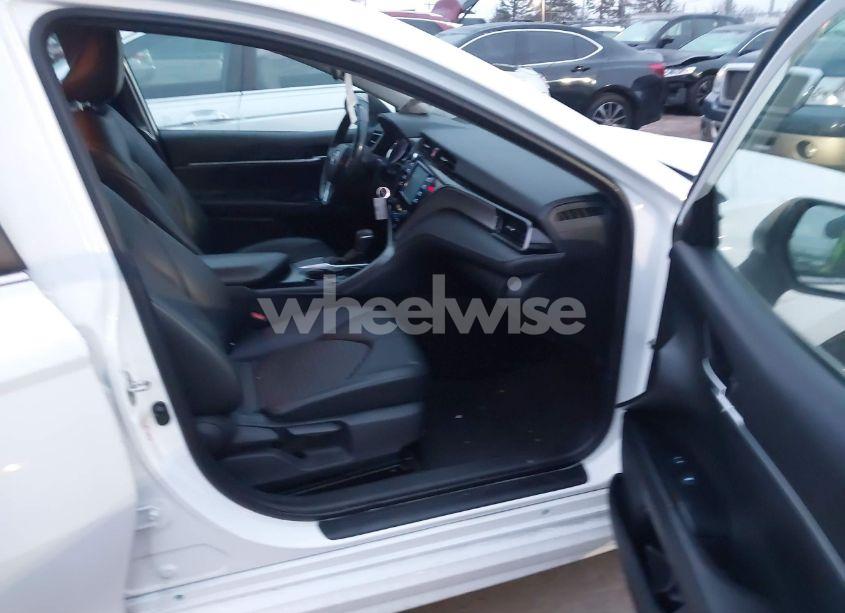 Photo 5 of 2019 Toyota Camry SE (VIN 4T1B11HK7KU187746)