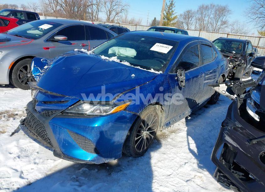 Photo 2 of 2019 Toyota Camry SE (VIN 4T1B11HK7KU204657)