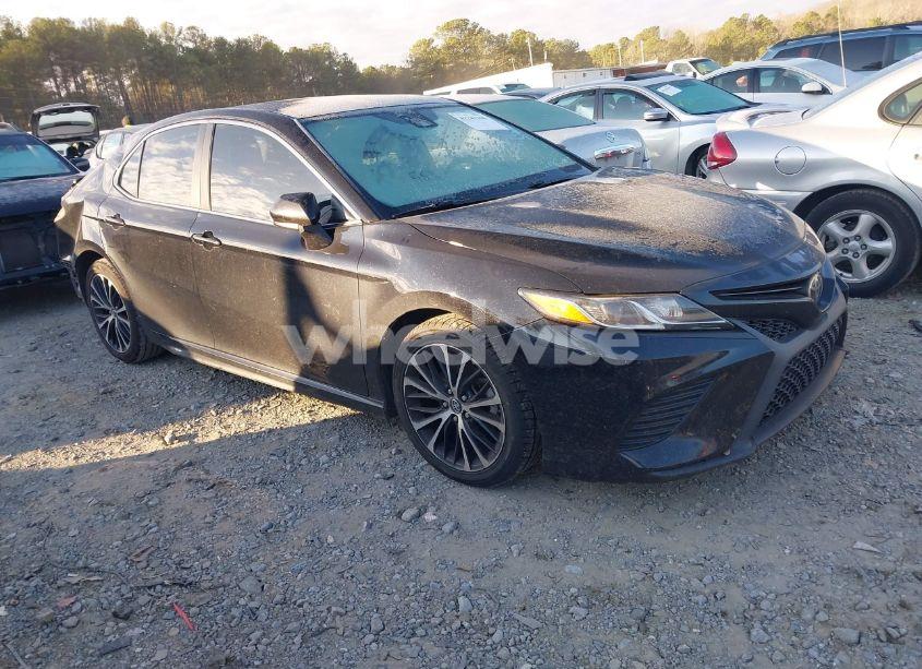 2019 Toyota Camry SE (VIN 4T1B11HK7KU213052) main photo
