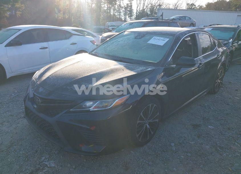 Photo 2 of 2019 Toyota Camry SE (VIN 4T1B11HK7KU213052)