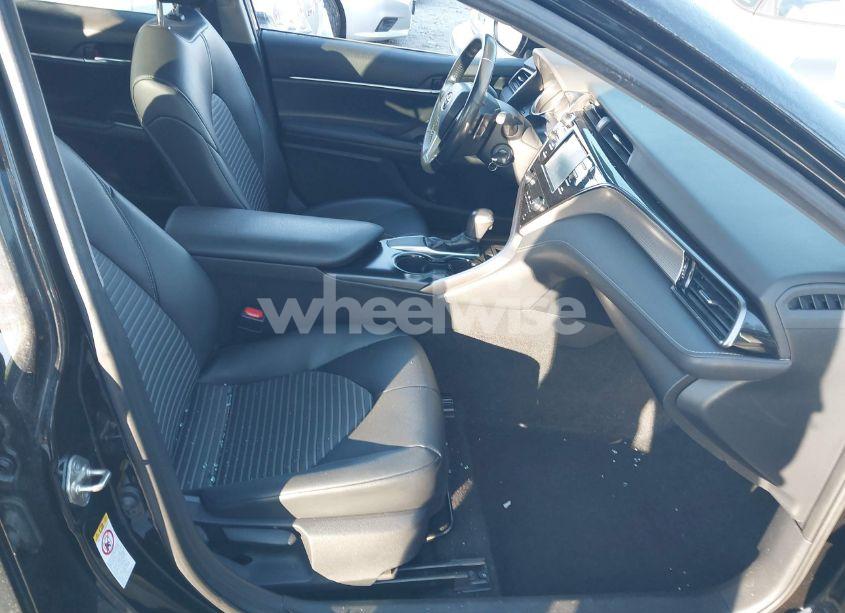 Photo 5 of 2019 Toyota Camry SE (VIN 4T1B11HK7KU213052)