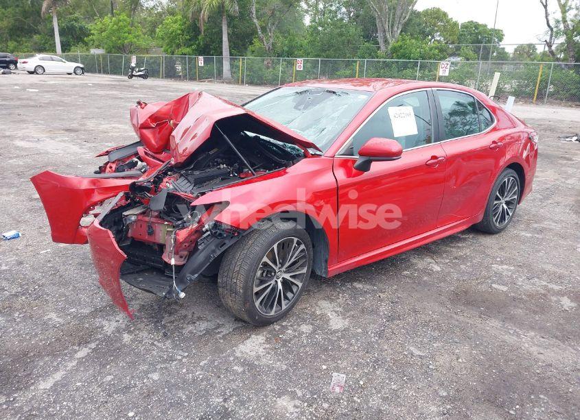 Photo 2 of 2019 Toyota Camry SE (VIN 4T1B11HK7KU257715)