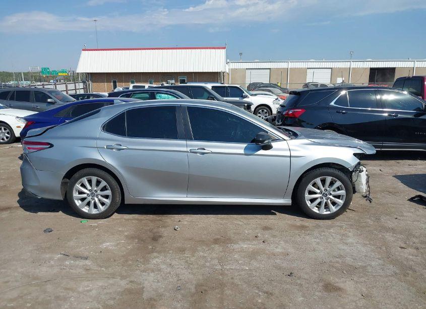 Photo 14 of 2019 Toyota Camry LE (VIN 4T1B11HK7KU266785)