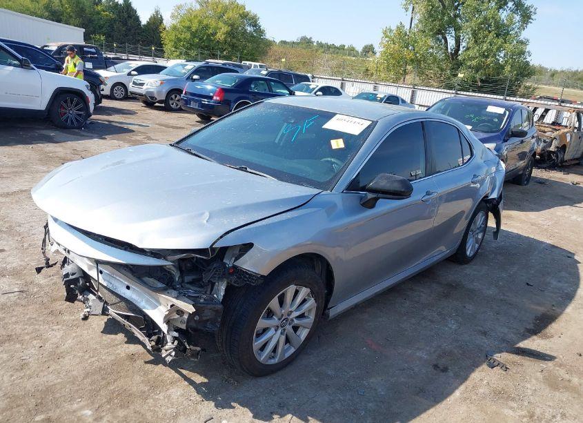 Photo 2 of 2019 Toyota Camry LE (VIN 4T1B11HK7KU266785)