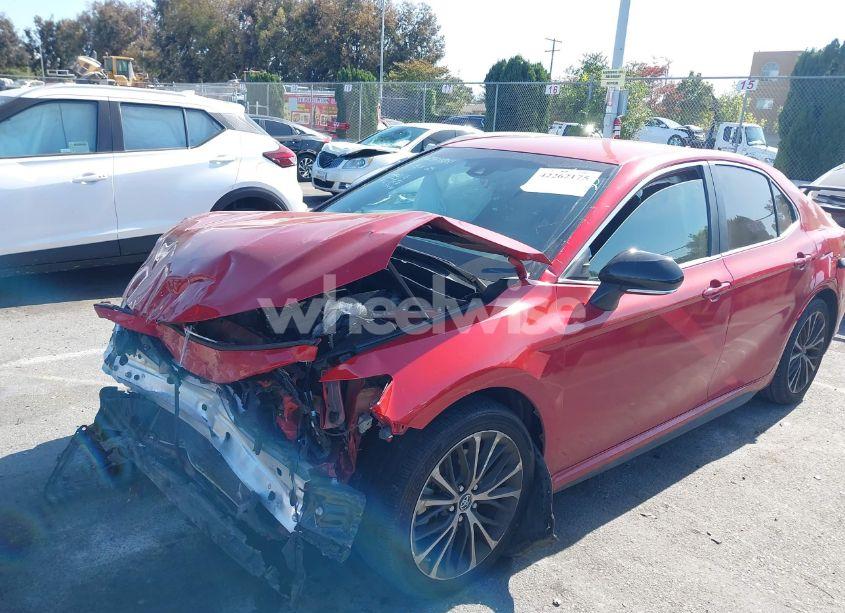 Photo 2 of 2019 Toyota Camry SE (VIN 4T1B11HK7KU279195)