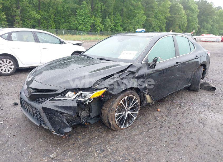 Photo 2 of 2019 Toyota Camry SE (VIN 4T1B11HK7KU681167)