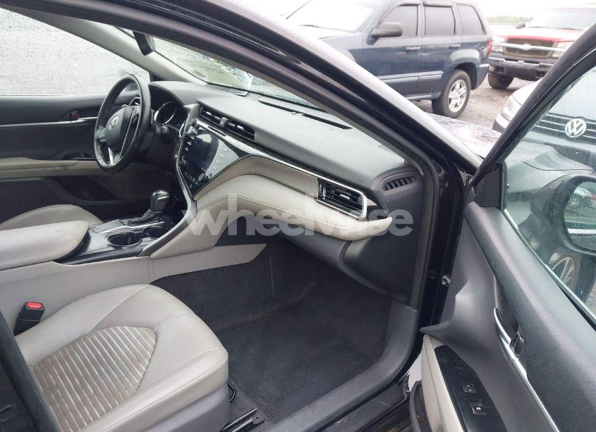 Photo 5 of 2019 Toyota Camry SE (VIN 4T1B11HK7KU681167)