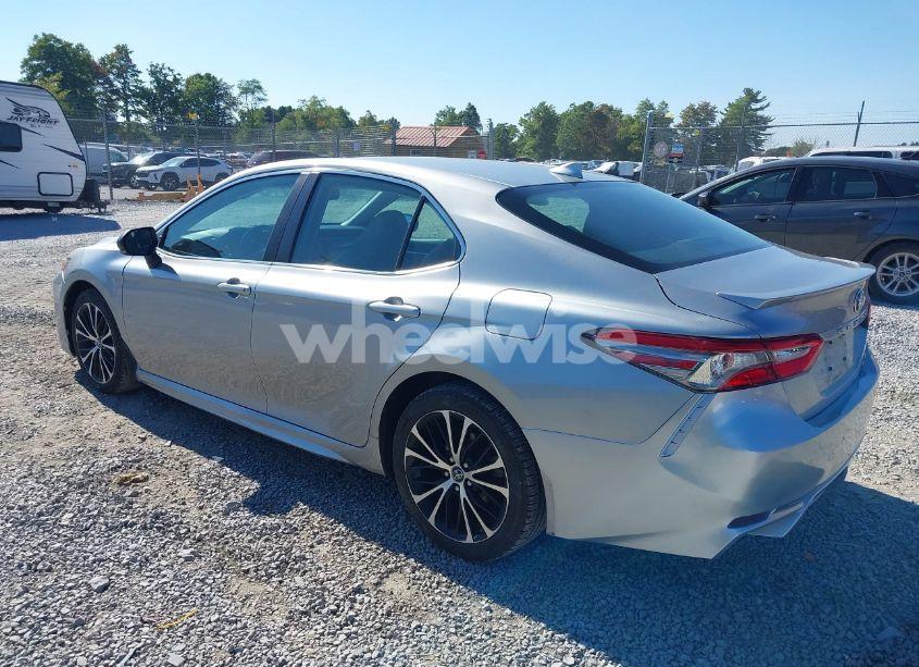 Photo 3 of 2019 Toyota Camry SE (VIN 4T1B11HK7KU682349)