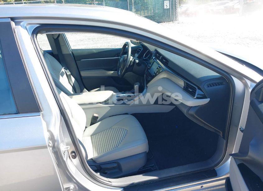 Photo 5 of 2019 Toyota Camry SE (VIN 4T1B11HK7KU682349)