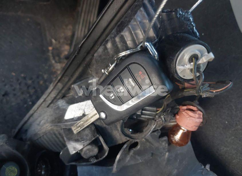 Photo 11 of 2019 Toyota Camry LE (VIN 4T1B11HK7KU689737)