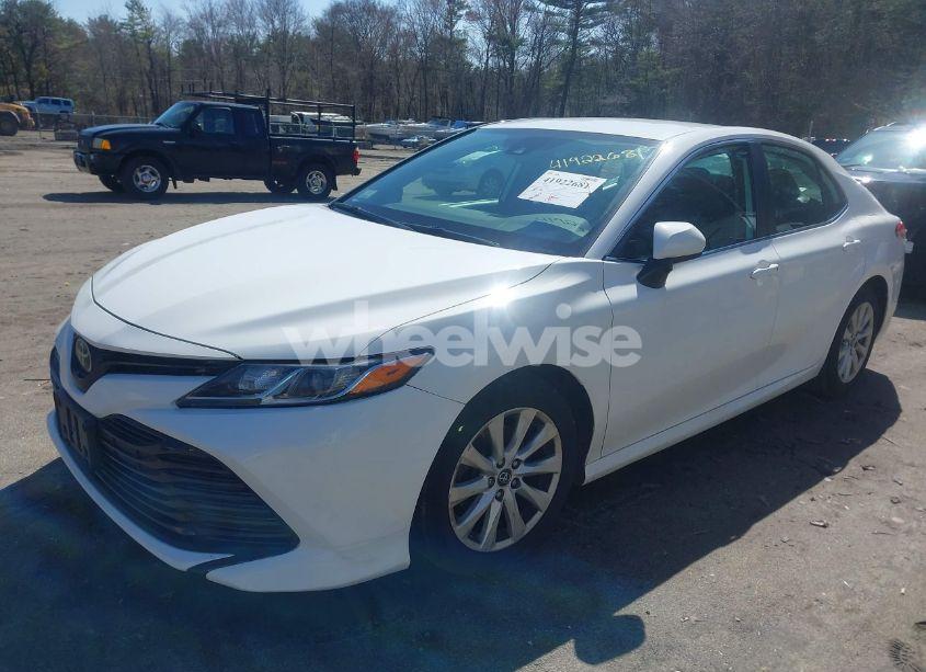 Photo 2 of 2019 Toyota Camry LE (VIN 4T1B11HK7KU689737)