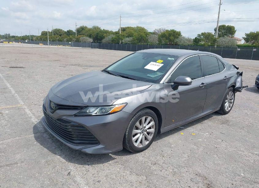 Photo 2 of 2019 Toyota Camry LE (VIN 4T1B11HK7KU689740)